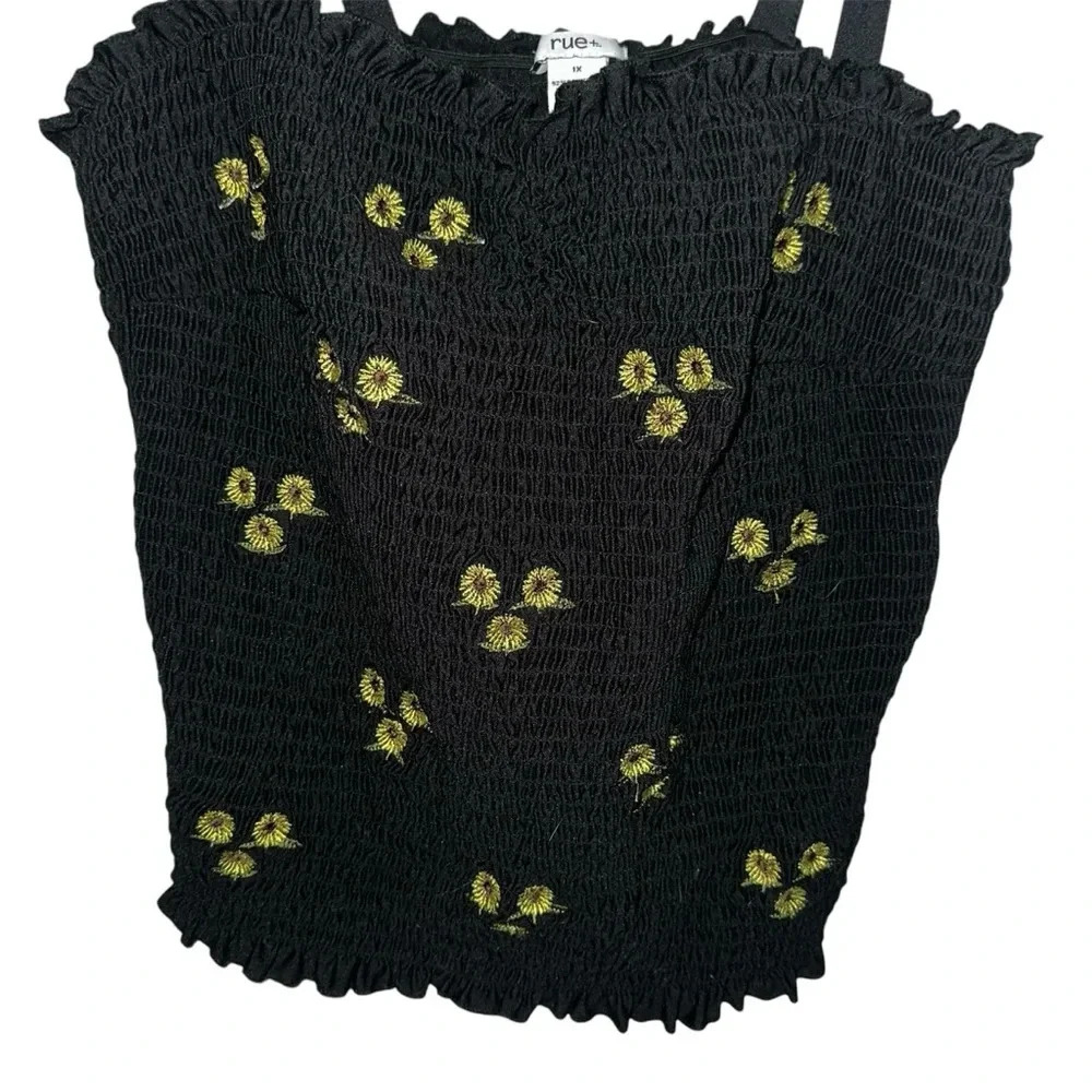 Rue21 soft floral crop top (F16) - Picture 2 of 5